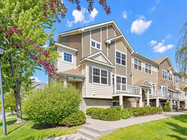 1802 Colonial Ln Unit 1, Chanhassen, MN 55317