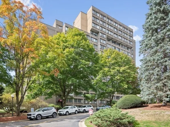 250 Hammond Pond Pkwy APT 102N, Newton, MA 02467