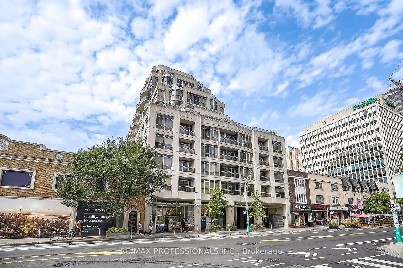 1430 Yonge St #1401 photo 1