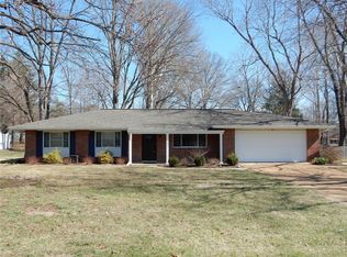 305 Ries Ct, Ballwin, MO 63021