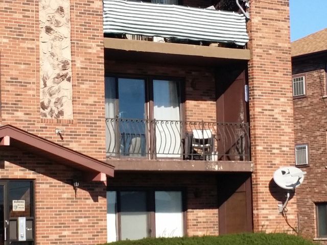 2nd image of 4046 W 87th St APT 201