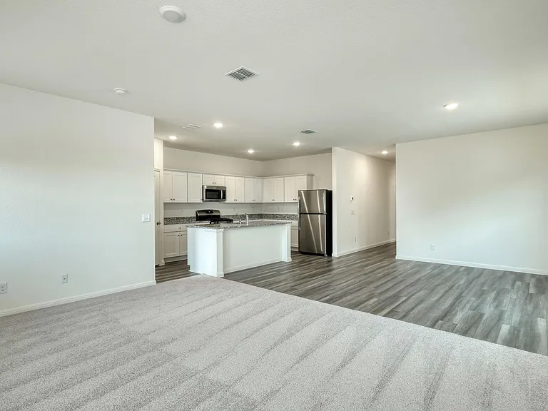 209 Stonebrook Dr — Photo 2