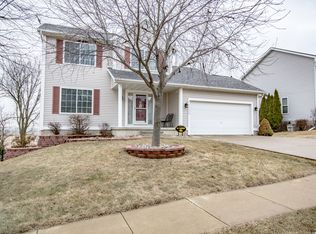 3306 Falcon View Rd SW, Cedar Rapids, IA 52404