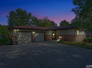 7910 Lake St, Lincoln, NE 68506