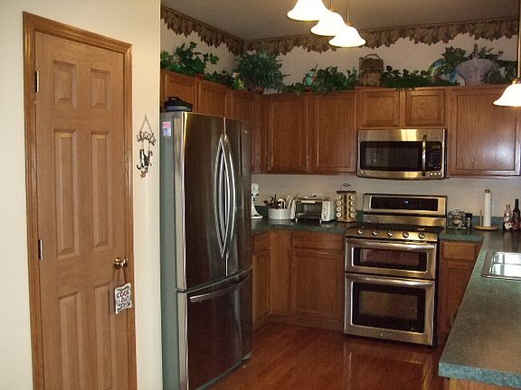 3rd image of 2051 Norwich Dr