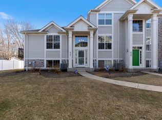 922 Summit Creek Dr, Shorewood, IL 60404