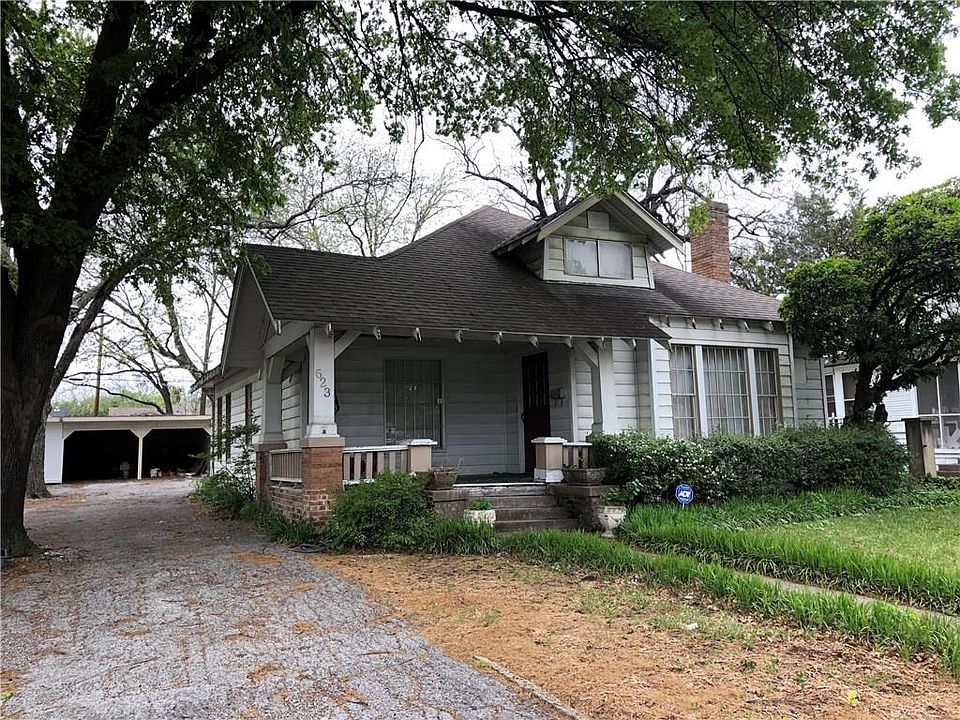 1st image of 619 N Winnetka Ave