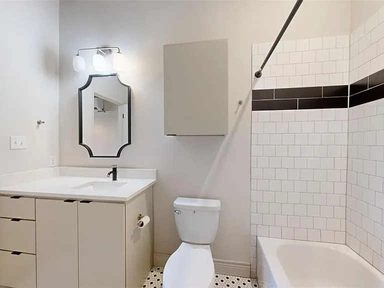 305 W 27th St #333 — Photo 13