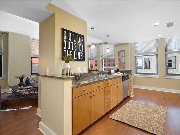 3rd image of 314 N Broadway #607