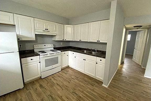 2nd image of 2050 Hillview St #14