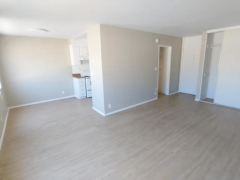 510 S Mariposa Ave #303 — Photo 1