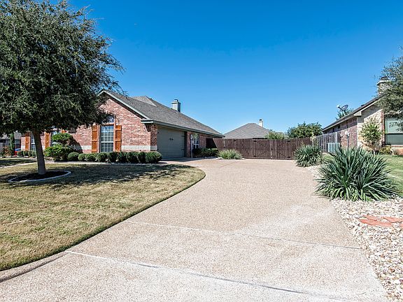 3rd image of 440 Oakberry Dr
