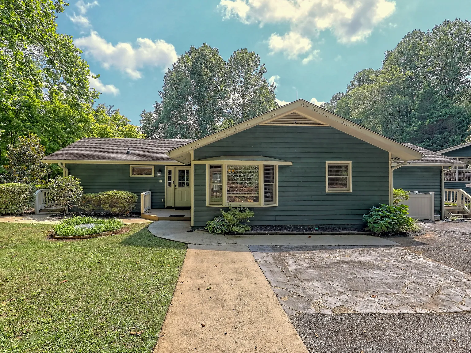 3 bed, 1936 sqft, $6,000 — Photo 3