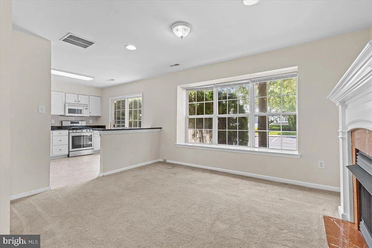 3 bed, 2.5 bath, 1626 sqft, $2,900 — Photo 4