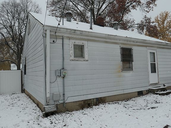 4th image of 3701 N Kercheval Dr