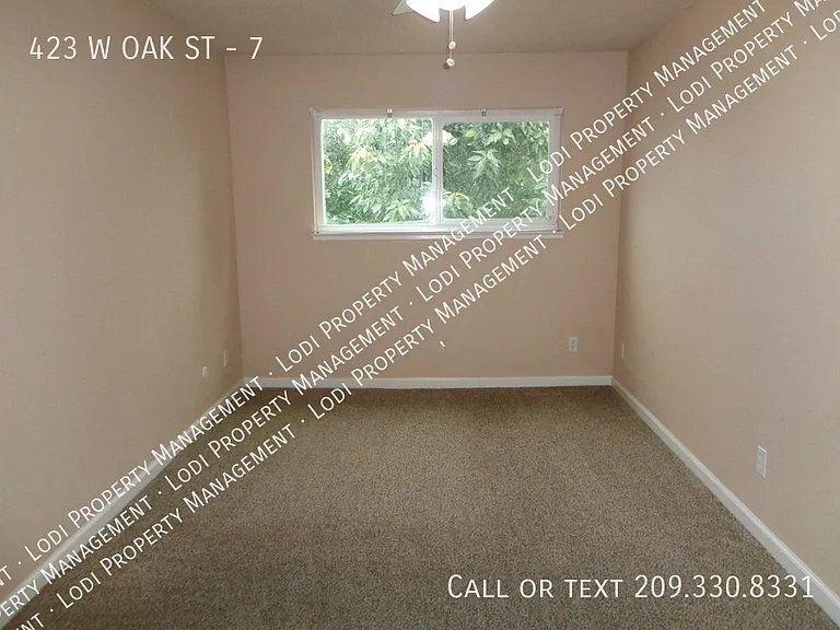 423 W Oak St #7 — Photo 13