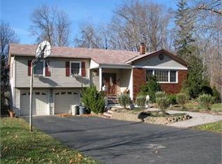 3 Grecian St, Parsippany, NJ 07054