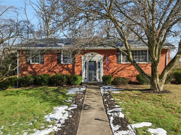 108 Shippen Dr, Coraopolis, PA 15108