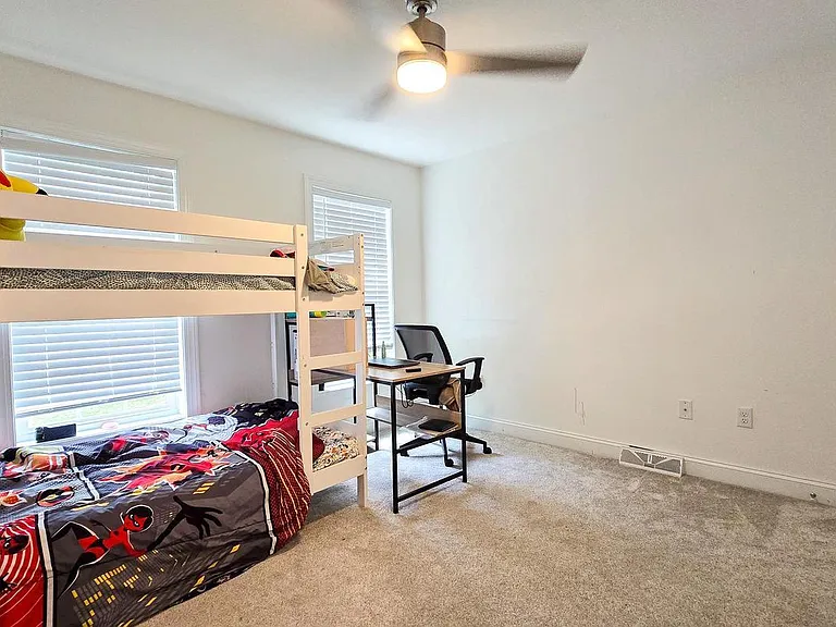 15 Summer Ln — Photo 33