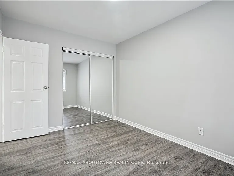 2354 Queensway Dr #2 — Photo 29