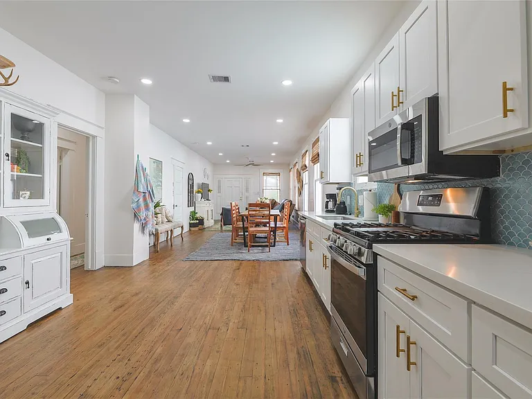 2912 Avenue R — Photo 13