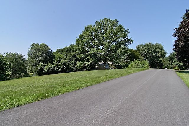 2nd image of 420 Hannum Rd