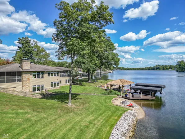 9637 W Ludlow Ct, Columbus, IN 47201