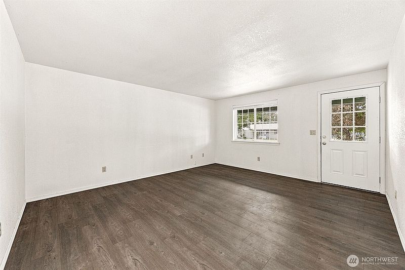 3rd image of 912 Marion Street