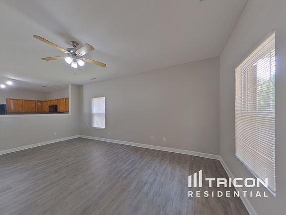 4th image of 956 Willow Creek Dr