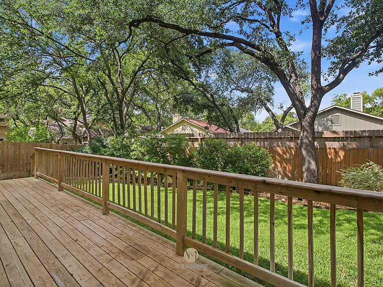 13811 Stone Hollow Dr — Photo 28