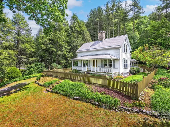 95 Hubbard Cir, Penrose, NC 28766
