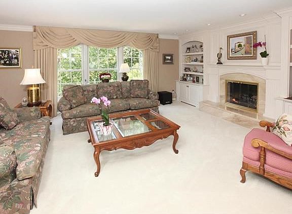 Light and bright family room!