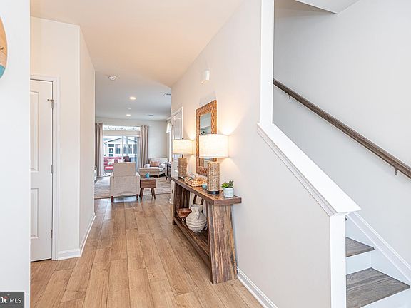 4th image of 33883 Seaham Pl
