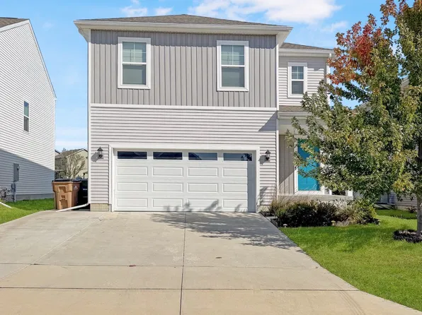 1215 Meadow View Dr, Carlisle, IA 50047