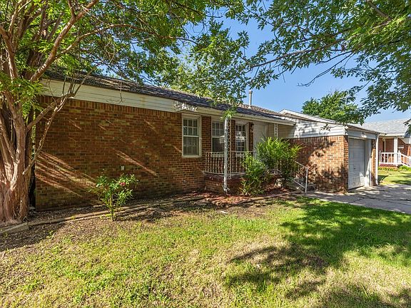 2nd image of 306 W Mimosa Dr