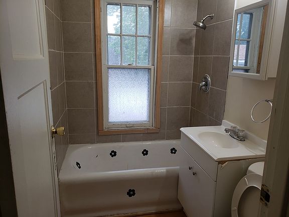 4th image of 4852-4854 N 48th St #4852