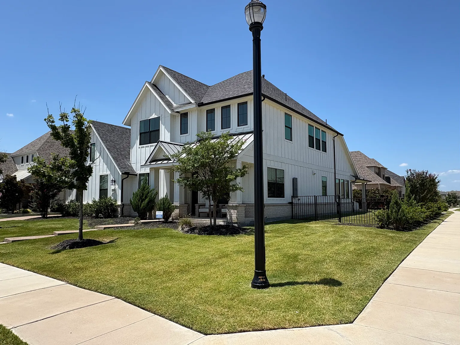 4 bed, 3.5 bath, 3260 sqft, $5,500 — Photo 2