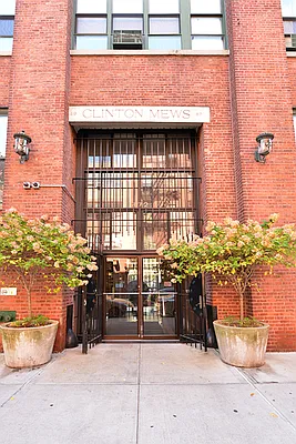 Sold by Realty Collective | media 15