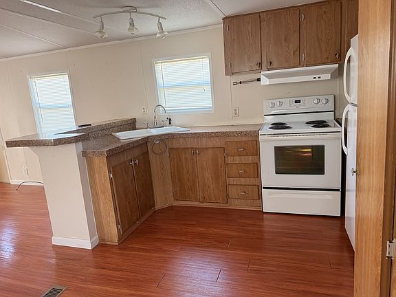 3rd image of 67 Walnut Dr