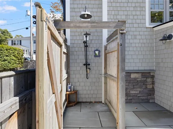 9 Anthony St, Newport, RI 02840