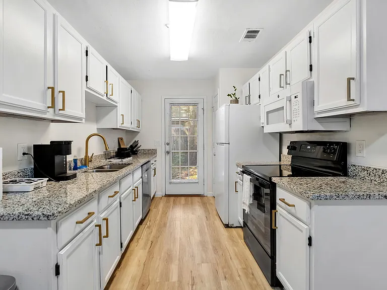 1324 Hancock St #A — Photo 8