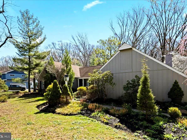 5694 S Deer Run Rd, Doylestown, PA 18902