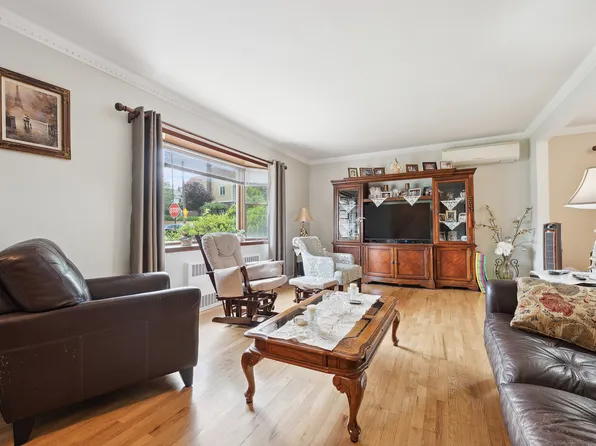 13-62 145th Place image 3 of 32