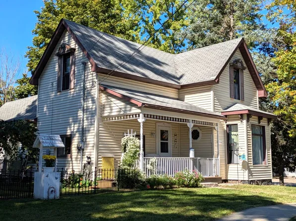 603 Maple St, Clare, MI 48617
