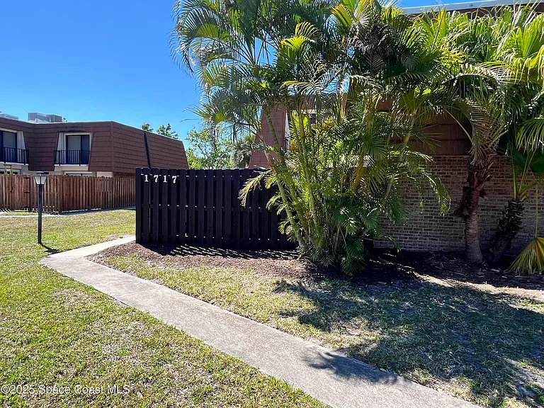 1717 Erin Ct NE — Photo 4