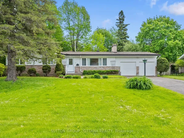 45 Larkspur Dr, Ottawa, ON K2H 6K8