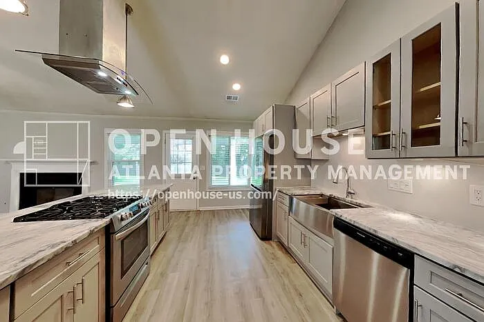 111 Meadowview Ln — Photo 5