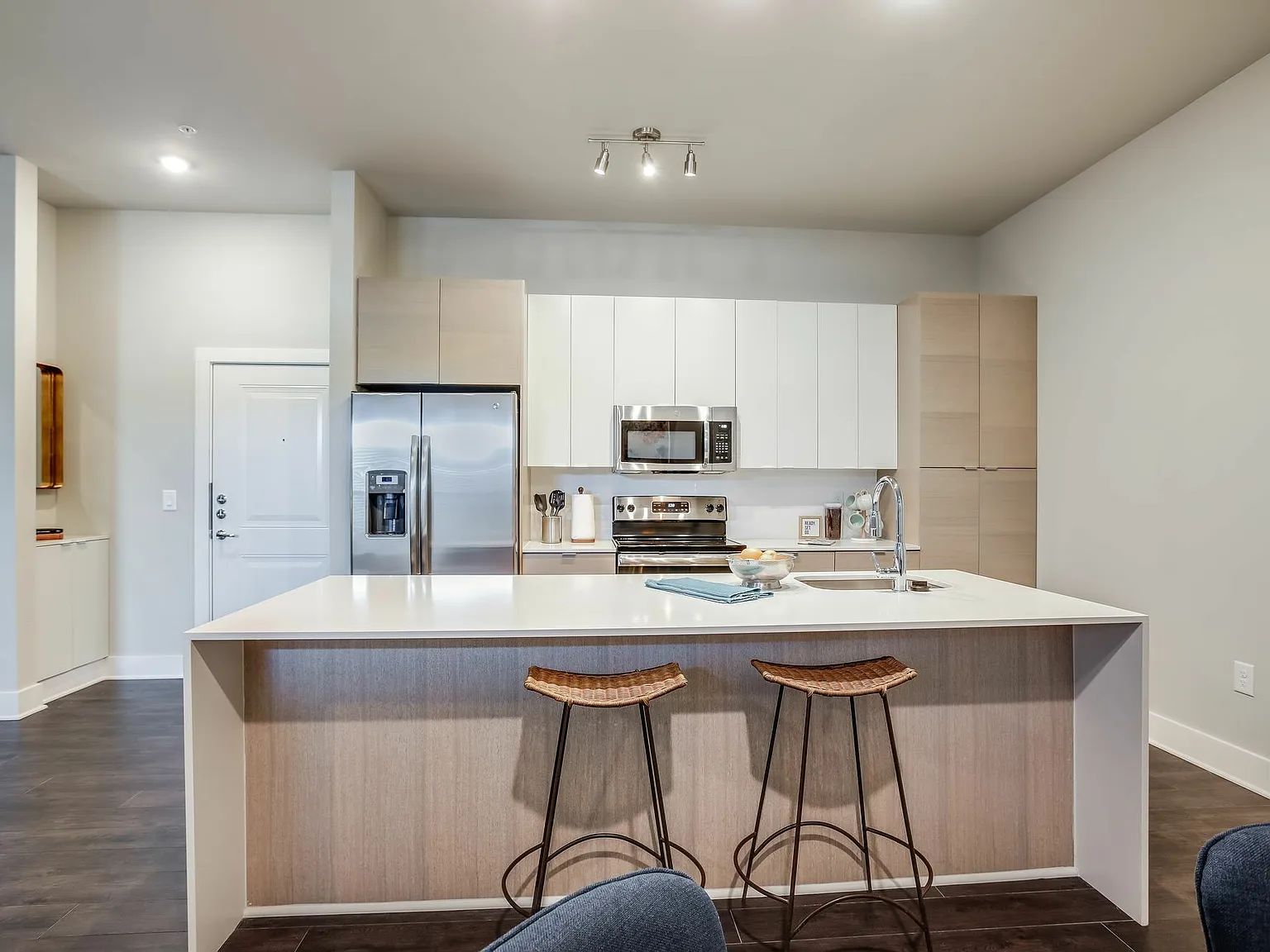 17 South Apartments — Photo 1