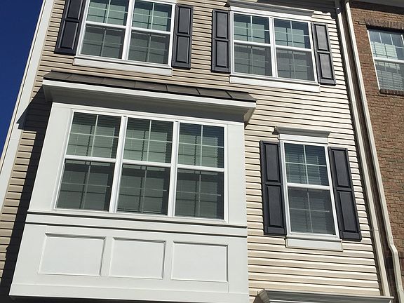 4th image of 7220 Silver Thorn Way