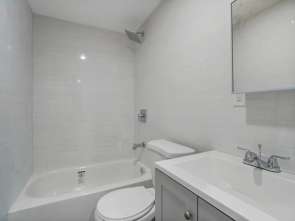 4th image of 4042 Paulding Ave #3W